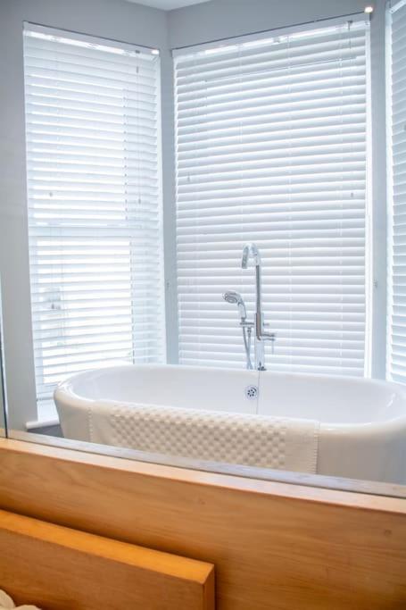 Edge14- Spacious, Stylish And Near The Beach! Newquay  Luaran gambar